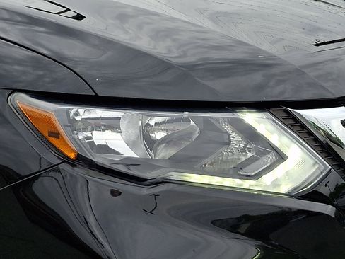 Used 2019 Nissan Rogue S w/ Special Edition Package FWD image 9