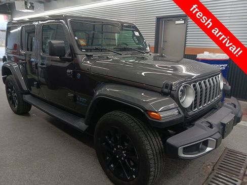 Used 2025 Jeep Wrangler Unlimited Sahara w/ Technology Group image 2