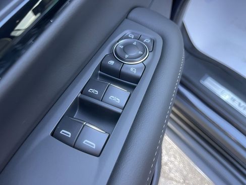 New 2026 Chevrolet Suburban Premier image 10