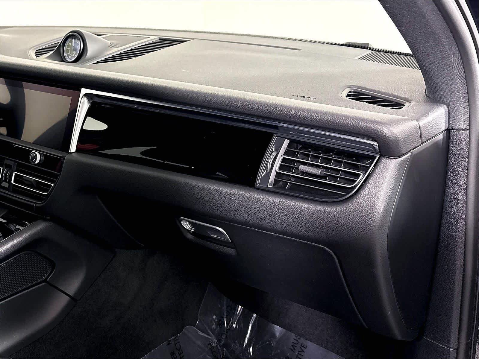 Certified 2023 Porsche Macan S AWD/4WD image 21