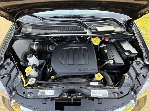 Used 2019 Dodge Grand Caravan SXT w/ Blacktop Package FWD image 26