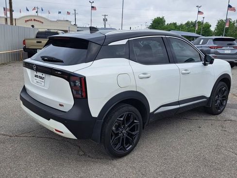 Used 2025 Nissan Kicks SR image 8