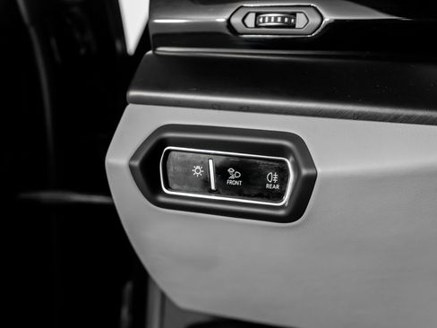 Used 2022 Lamborghini Urus AWD image 45