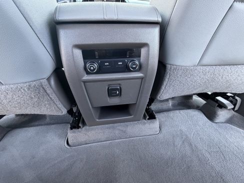 Used 2021 Chevrolet Traverse LT image 21