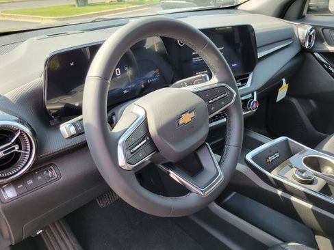 New 2026 Chevrolet Equinox LT w/ Convenience Package II AWD/4WD image 9