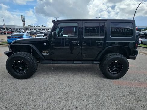 Used 2015 Jeep Wrangler Unlimited Sahara AWD/4WD image 4