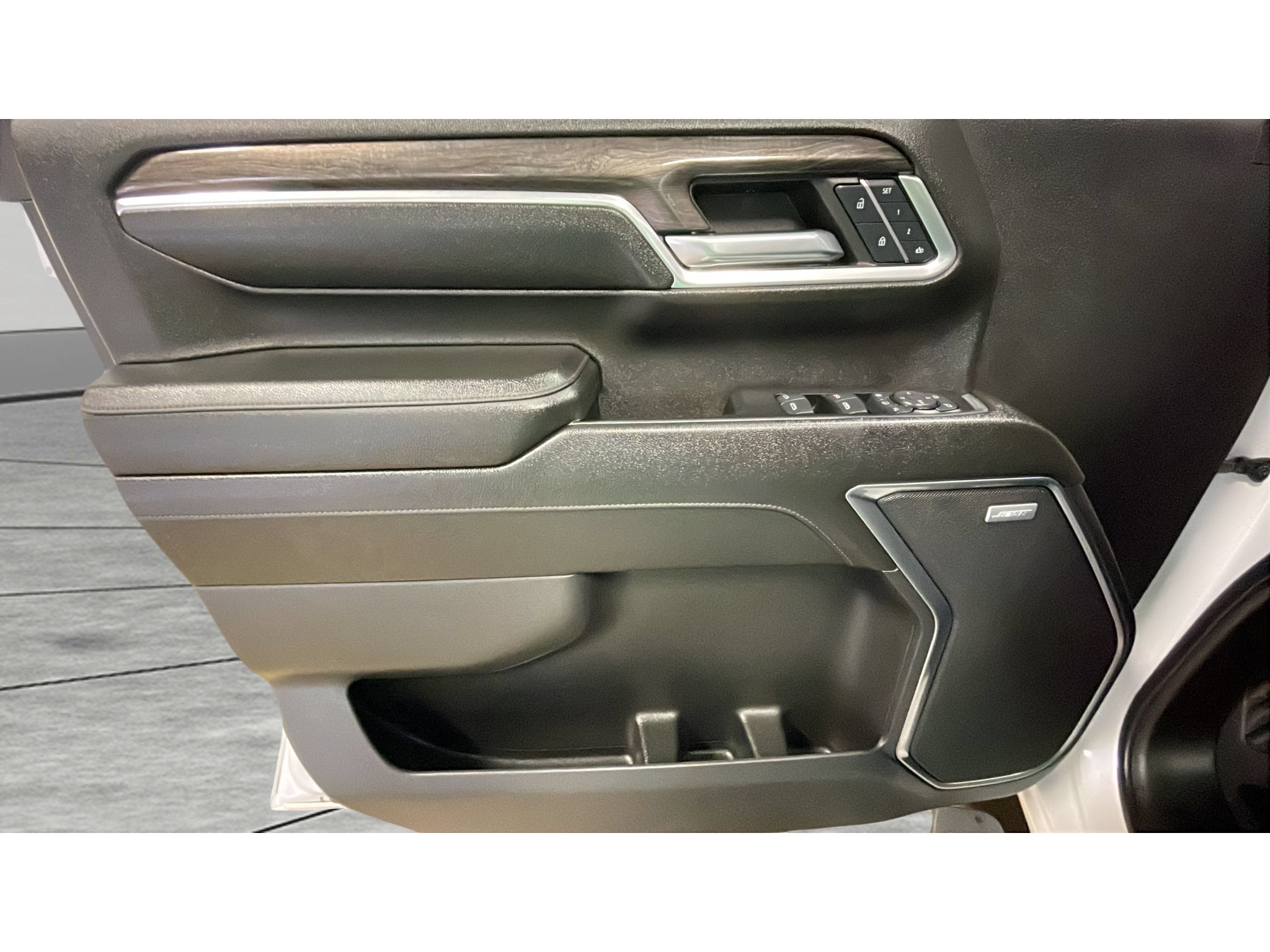 Used 2024 Chevrolet Silverado 2500 LTZ w/ LTZ Convenience Package AWD/4WD image 10