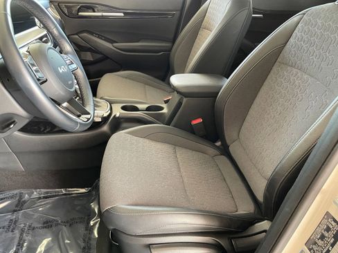 Used 2025 Kia Seltos S image 28