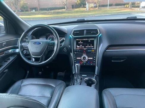 Used 2016 Ford Explorer Limited w/ Equipment Group 301A FWD image 5