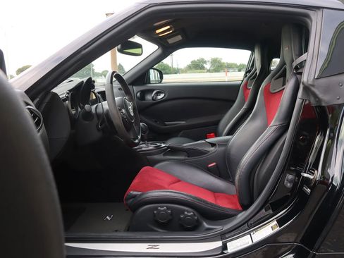 Used 2019 Nissan 370Z NISMO image 16