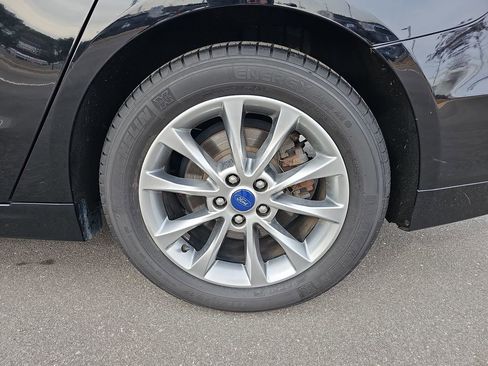 Used 2017 Ford Fusion SE w/ Fusion SE Technology Package image 36