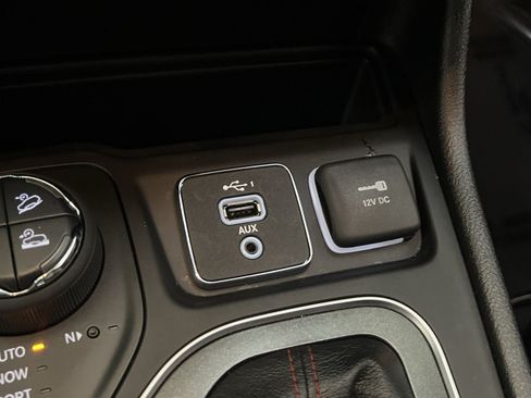 Used 2021 Jeep Cherokee Trailhawk w/ Trailer Tow Group AWD/4WD image 32