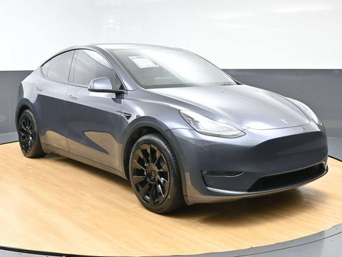 Used 2022 Tesla Model Y Long Range AWD/4WD image 2