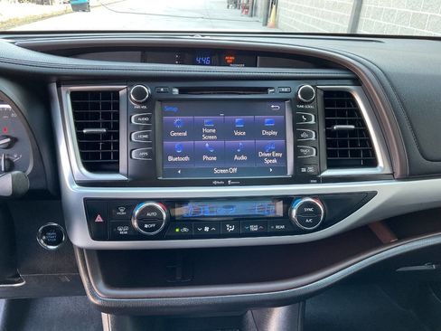 Used 2015 Toyota Highlander XLE image 24