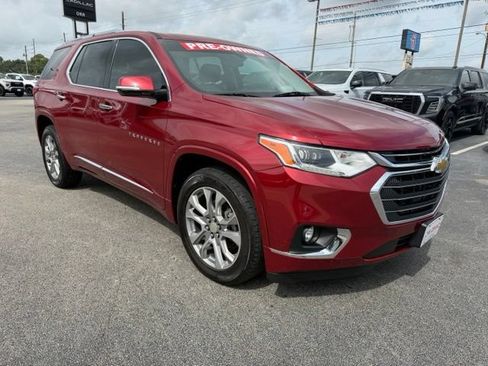 Used 2019 Chevrolet Traverse Premier w/ Driver Confidence II Package FWD image 4