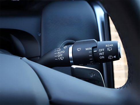 Certified 2025 Land Rover Discovery Sport Dynamic SE image 34