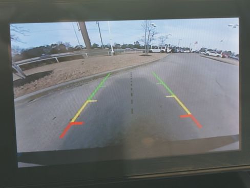 Used 2021 Ford Explorer XLT w/ Equipment Group 202A image 7