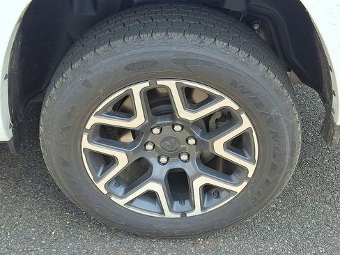 Used 2025 RAM 1500 Laramie AWD/4WD image 8