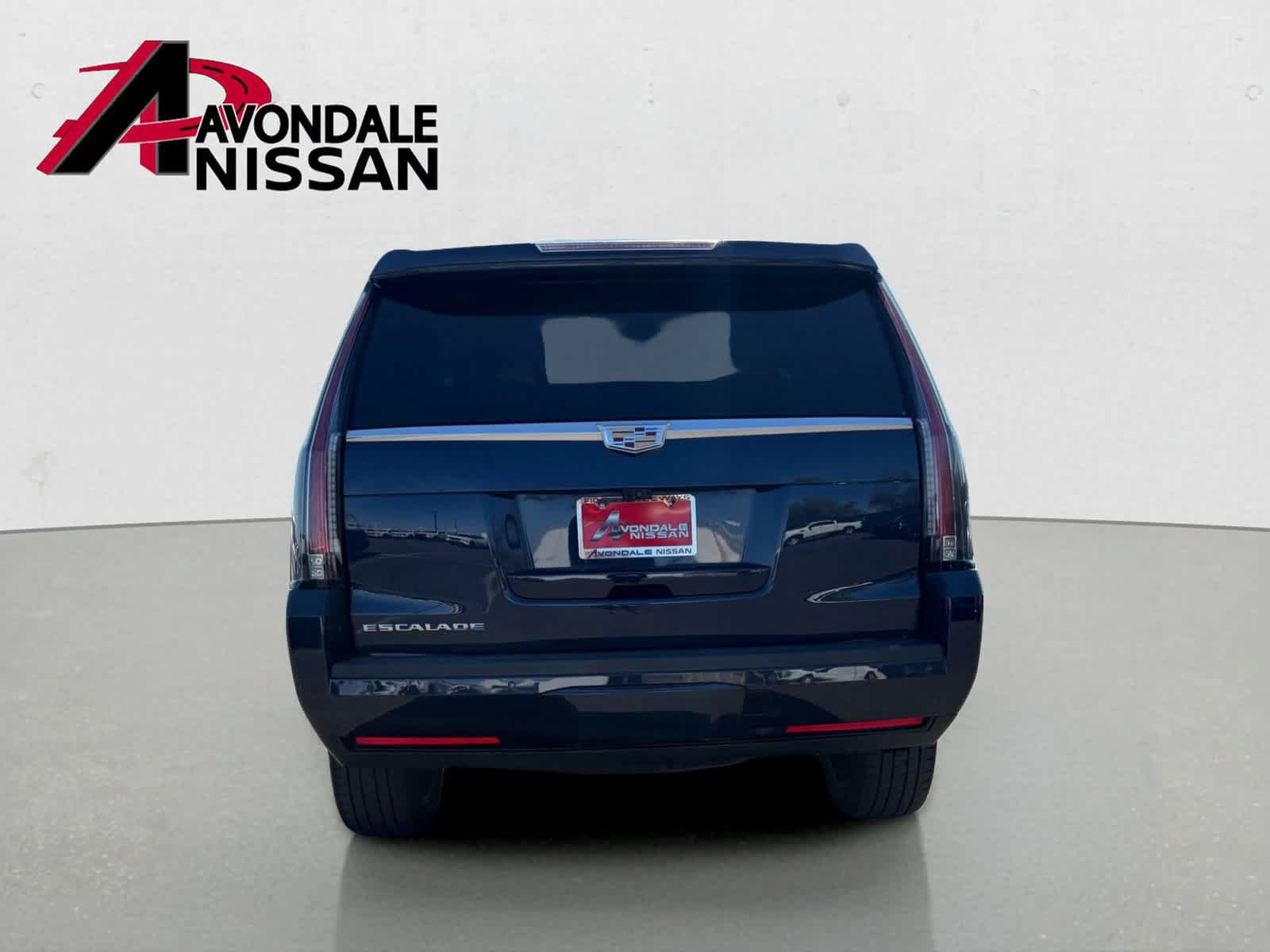 Used 2018 Cadillac Escalade Premium Luxury AWD/4WD image 3