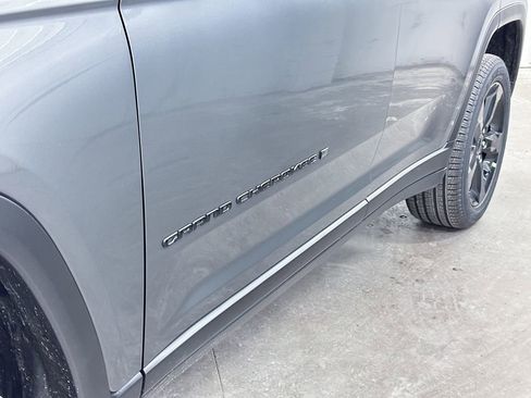 New 2025 Jeep Grand Cherokee Limited w/ Black Appearance Package image 16