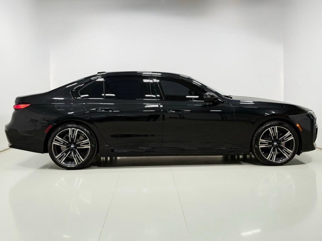 Used 2023 BMW i7 xDrive60 AWD/4WD image 14