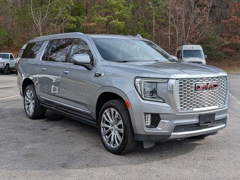Used 2023 GMC Yukon XL Denali image 11