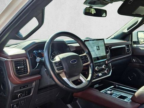 Used 2023 Ford Expedition Limited image 10