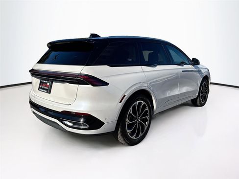 Used 2024 Lincoln Nautilus Reserve image 7