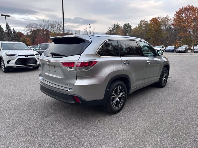 Used 2016 Toyota Highlander XLE AWD/4WD image 3