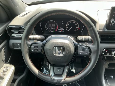 Used 2025 Honda Pilot TrailSport image 19