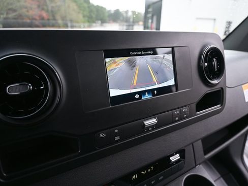 Used 2024 Mercedes-Benz Sprinter 2500 image 13