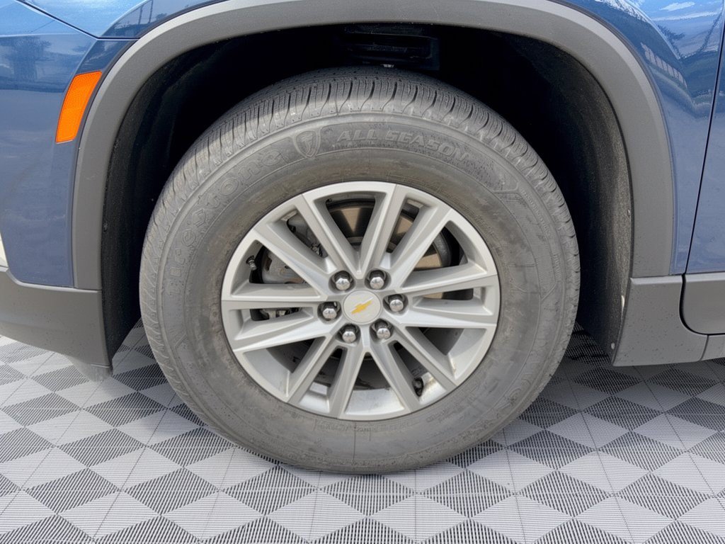 Certified 2023 Chevrolet Traverse LT FWD image 13