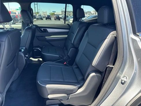 Used 2025 Buick Enclave Preferred FWD image 22