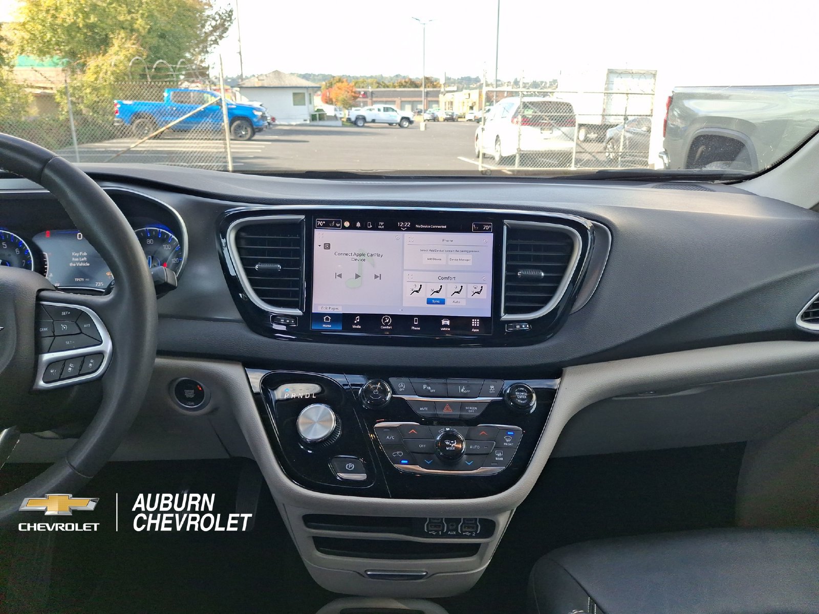 Used 2024 Chrysler Pacifica Touring-L FWD image 6
