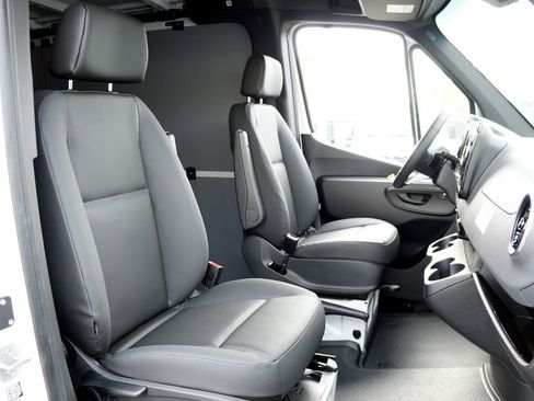 New 2026 Mercedes-Benz Sprinter 2500 image 21