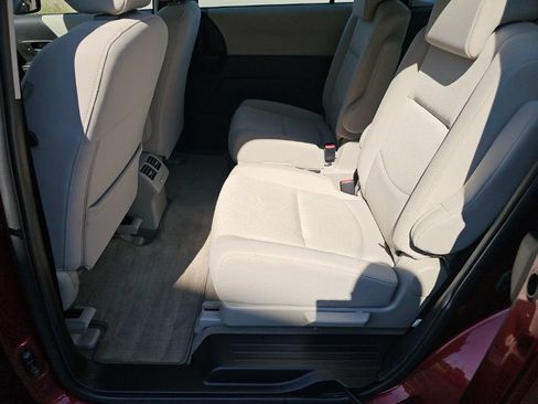 Used 2010 MAZDA MAZDA5 Sport FWD image 18