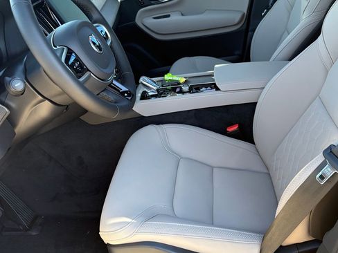 New 2026 Volvo XC90 B6 Plus w/ Protection Package Premier image 18