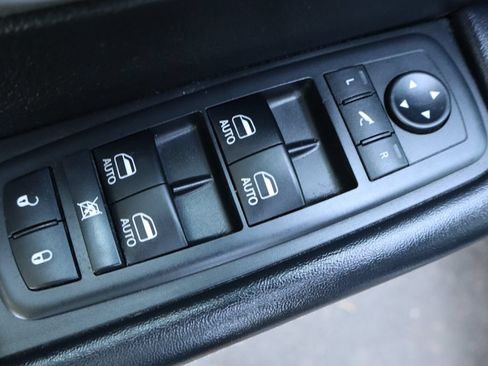 Used 2019 Chrysler Pacifica Limited w/ Advanced Safetytec Group FWD image 27