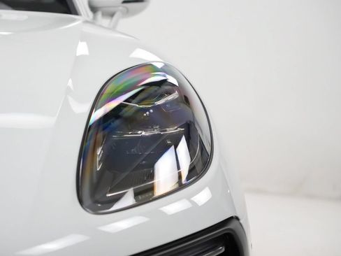 Certified 2026 Porsche Macan AWD/4WD image 9