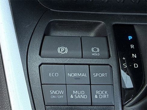 Used 2024 Toyota RAV4 LE image 21