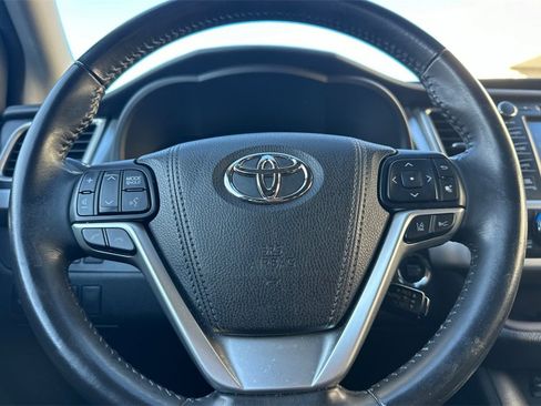 Used 2017 Toyota Highlander Limited image 23
