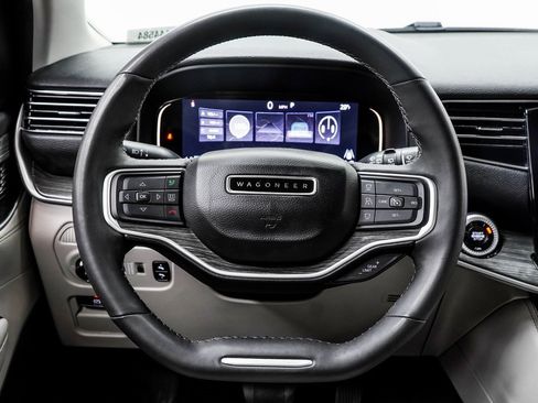 Used 2024 Jeep Wagoneer L Series II w/ Flexible Seating Group image 18