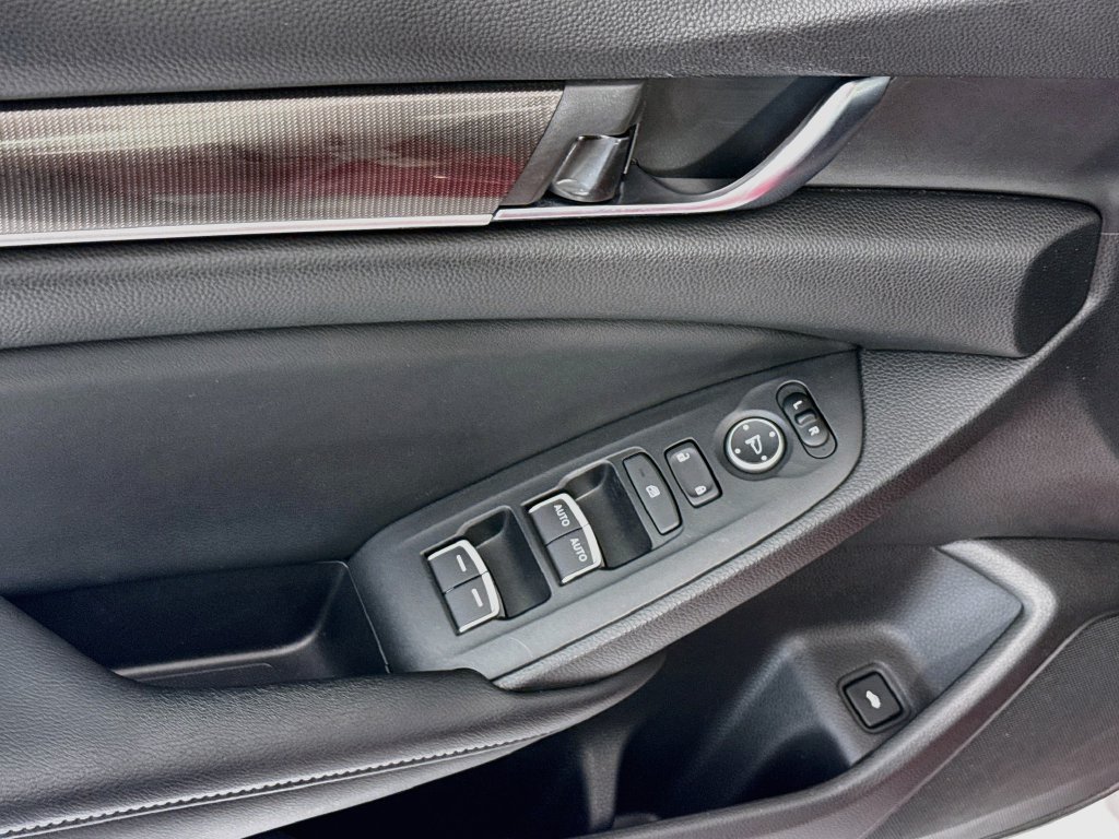 Certified 2018 Honda Accord Sport image 23