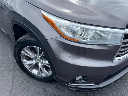 Used 2015 Toyota Highlander XLE AWD/4WD image 2