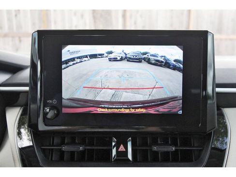 Used 2025 Toyota Corolla LE image 28