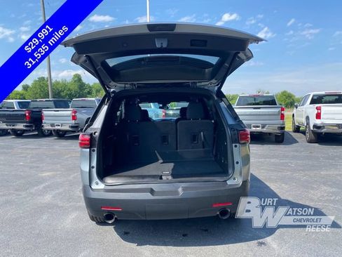 Used 2023 Chevrolet Traverse LT FWD image 17