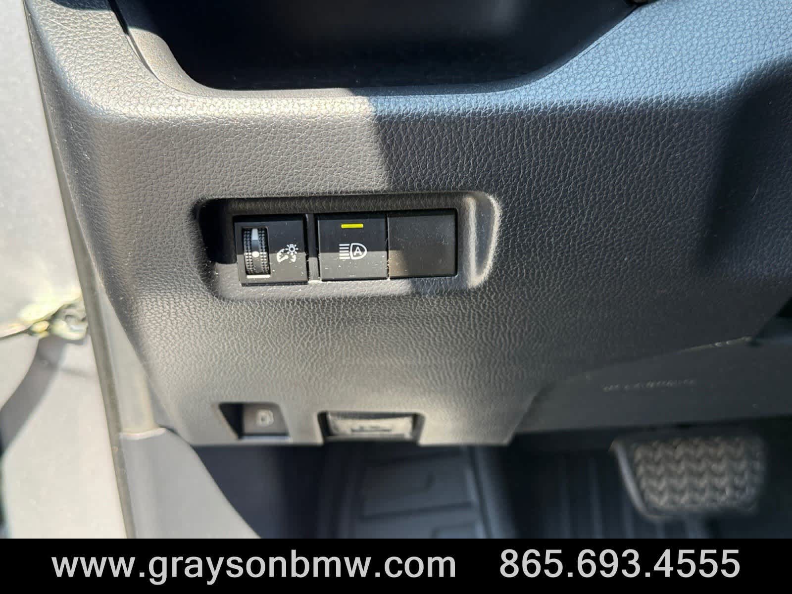 Used 2021 Toyota RAV4 LE AWD/4WD image 27