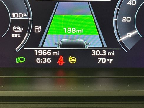 Used 2024 Audi Q4 e-tron Premium image 22