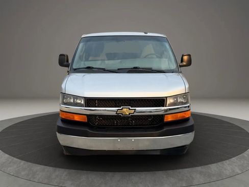 Used 2017 Chevrolet Express 3500 LT w/ LT Preferred Equipment Group image 13