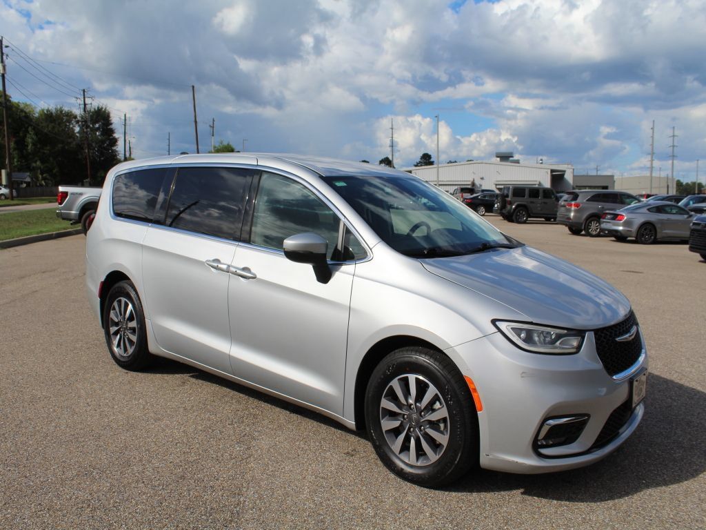 Used 2023 Chrysler Pacifica Touring-L FWD image 3